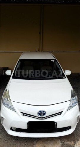 Toyota Prius V-1