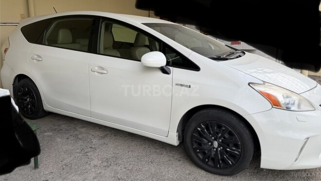 Toyota Prius V-7