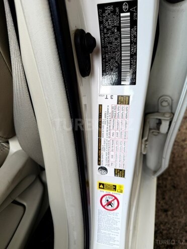 Toyota Prius V-3