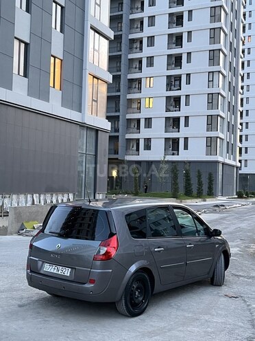 Renault Grand Scenic-4