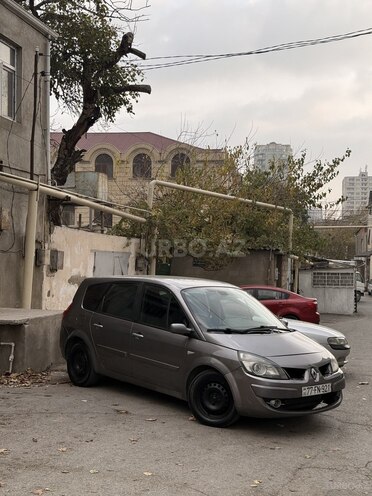Renault Grand Scenic-1