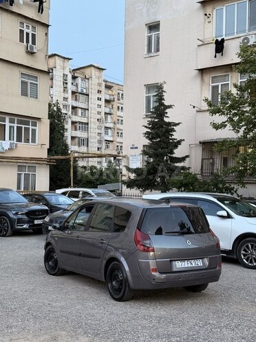 Renault Grand Scenic-5