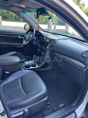 Kia Sorento-13