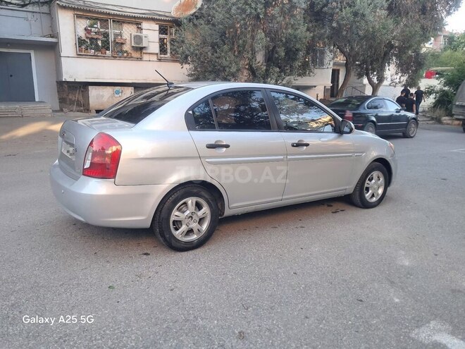 Hyundai Verna-4