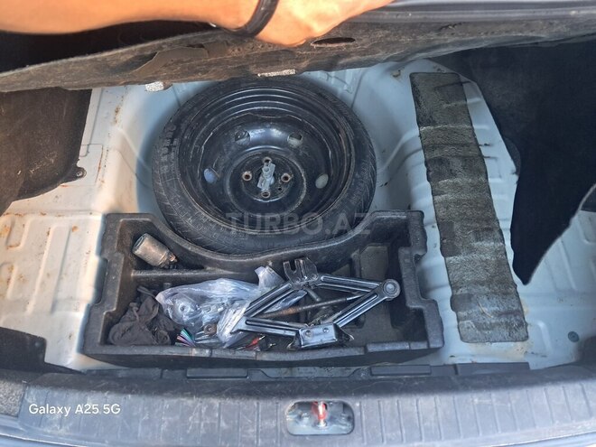 Hyundai Verna-13