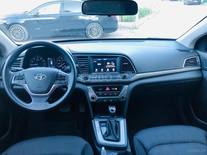 Hyundai Elantra-3