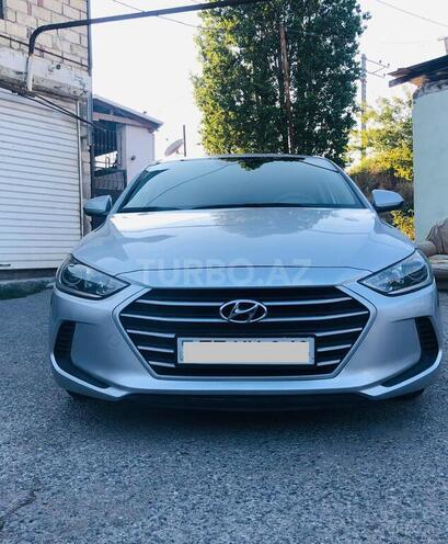 Hyundai Elantra-1