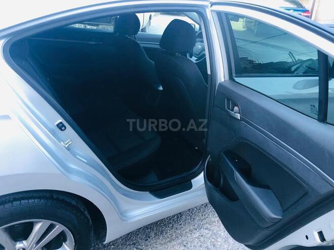 Hyundai Elantra-15