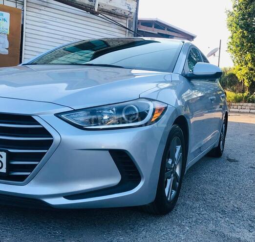 Hyundai Elantra-6