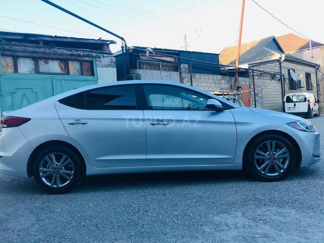 Hyundai Elantra-8
