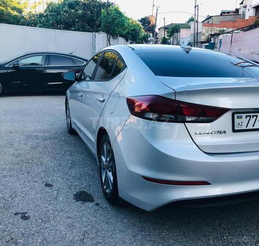 Hyundai Elantra-4