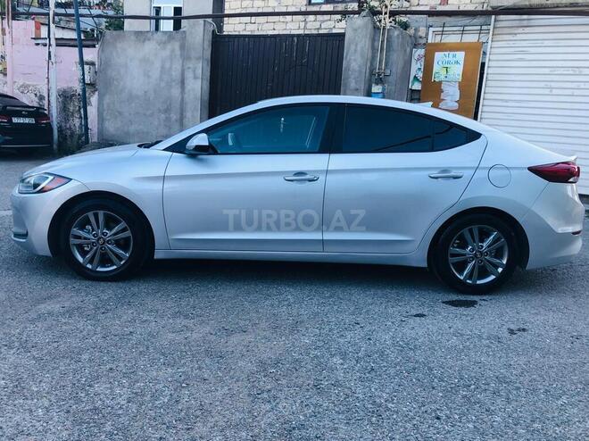 Hyundai Elantra-9