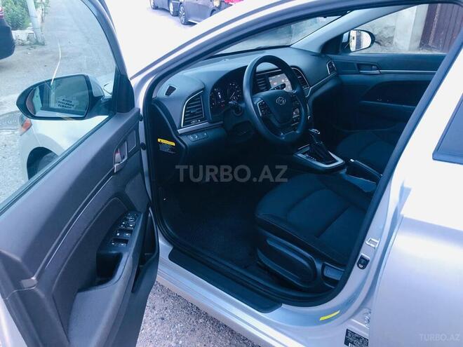 Hyundai Elantra-16