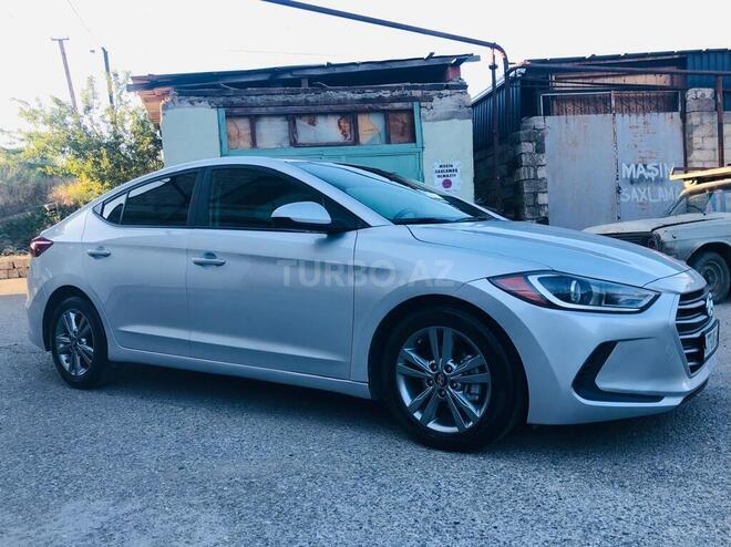Hyundai Elantra-10