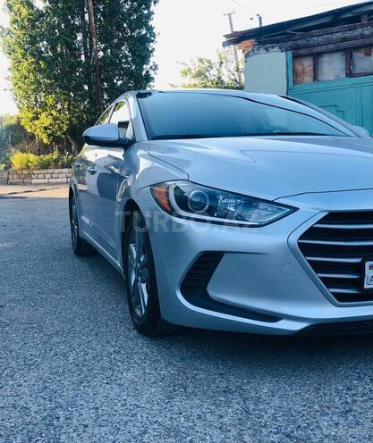 Hyundai Elantra-7