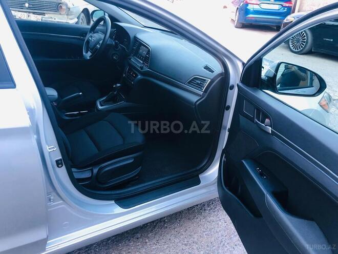 Hyundai Elantra-13
