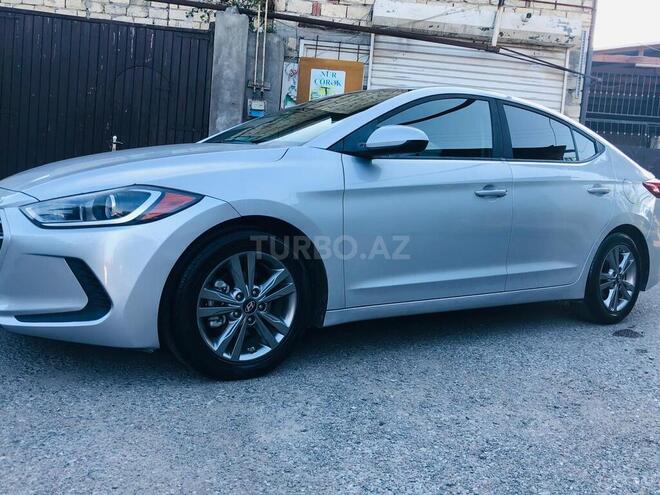 Hyundai Elantra-11