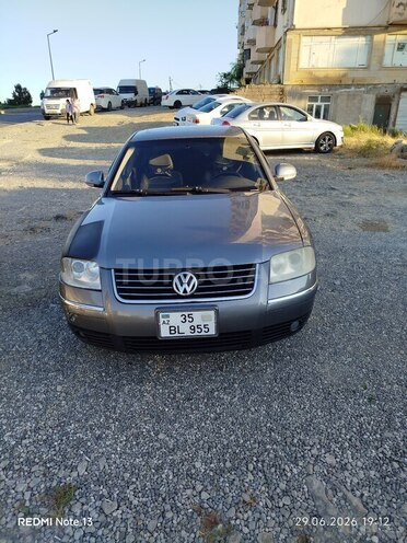 Volkswagen Passat-1
