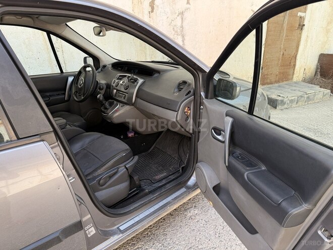 Renault Grand Scenic-6