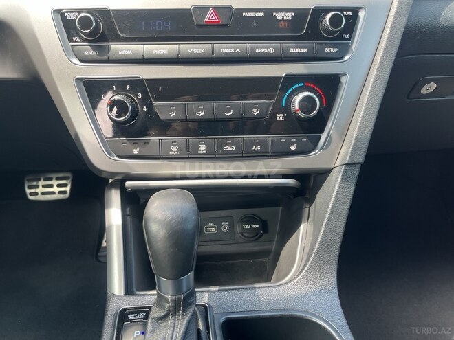 Hyundai Sonata-6