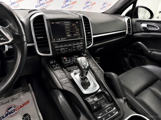 Porsche Cayenne S-8