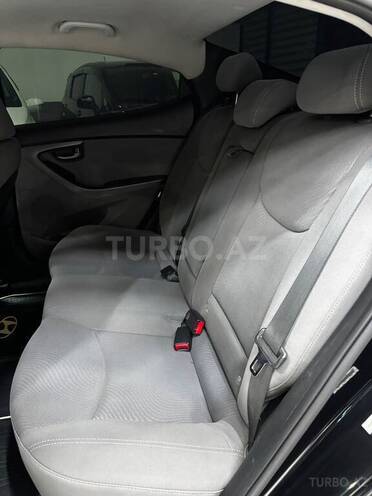 Hyundai Elantra-10