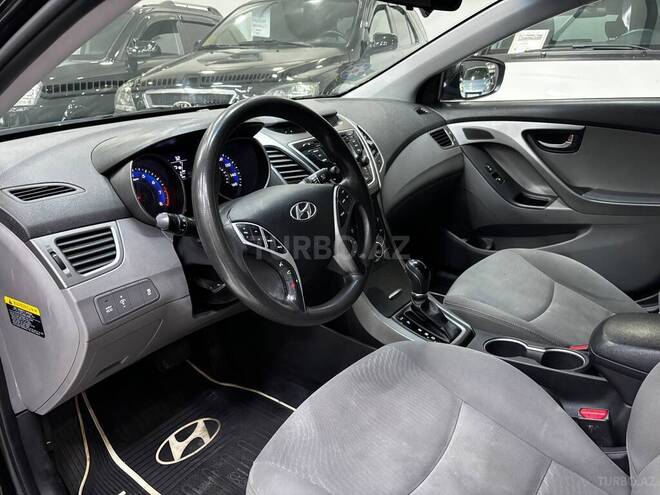 Hyundai Elantra-11