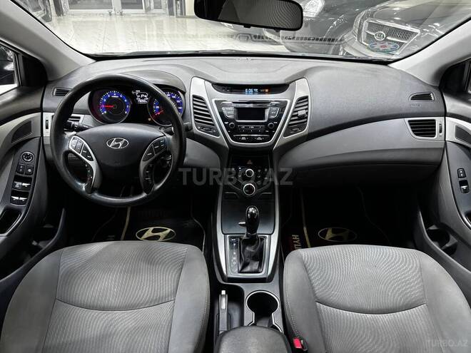Hyundai Elantra-9