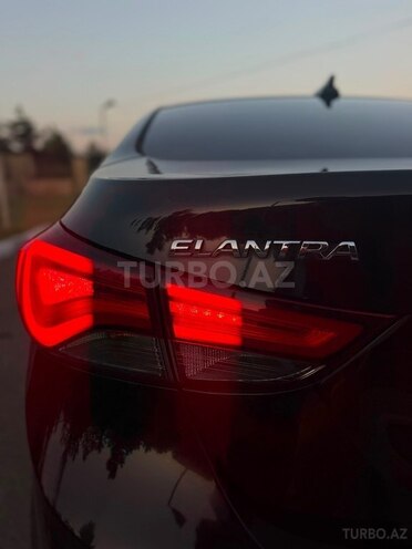 Hyundai Elantra-9