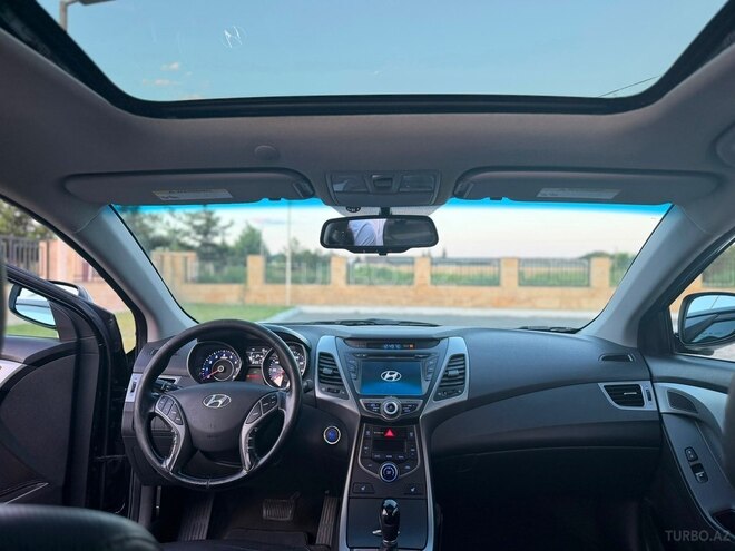 Hyundai Elantra-4