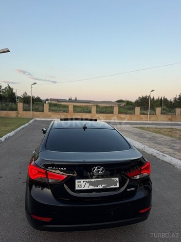 Hyundai Elantra-3