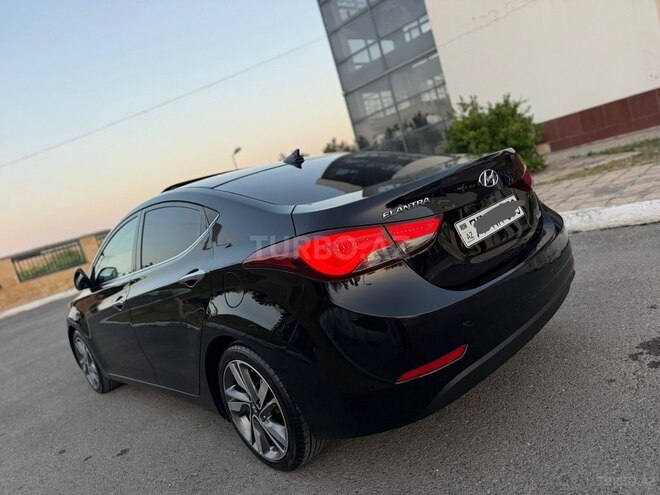 Hyundai Elantra-10
