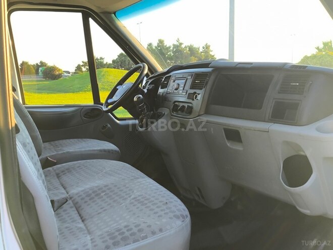 Ford Transit-18