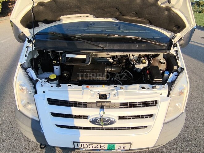 Ford Transit-10