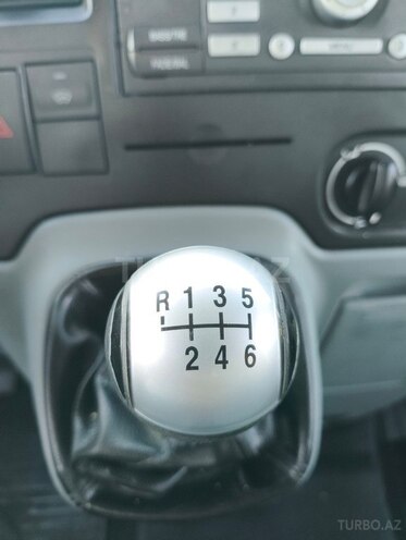 Ford Transit-16