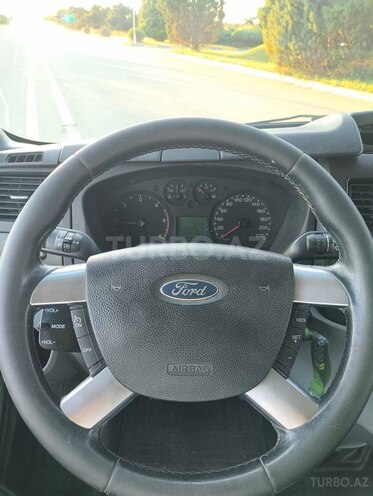 Ford Transit-17