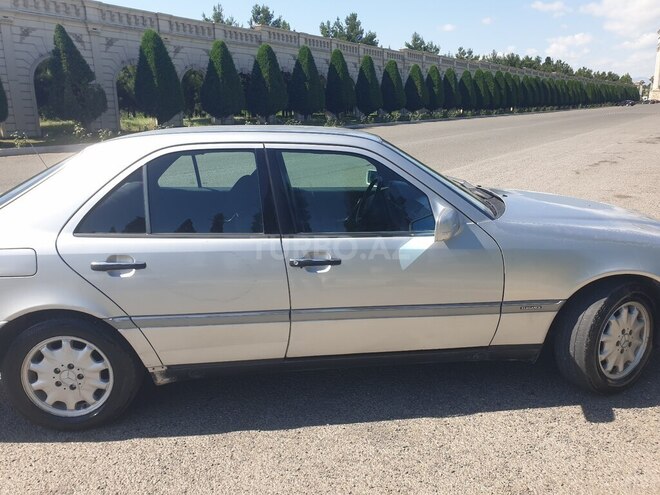 Mercedes C 200-11