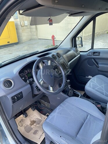 Ford Tourneo Connect-11