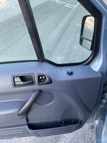 Ford Tourneo Connect-10