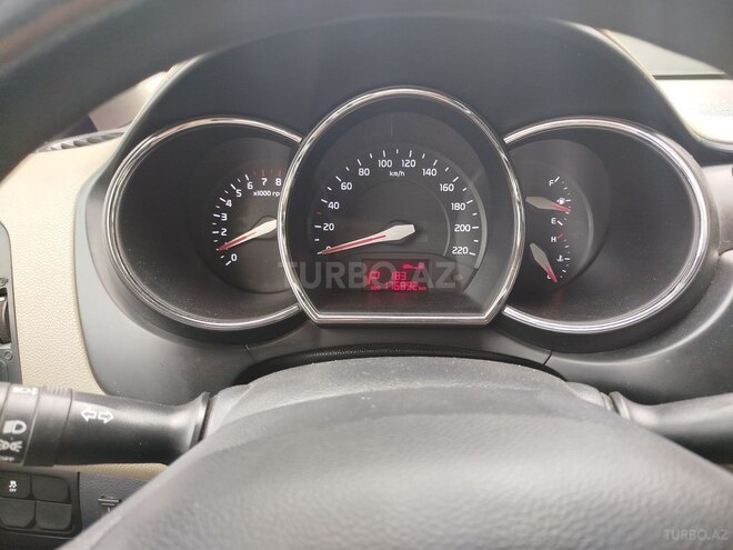 Kia Rio-13