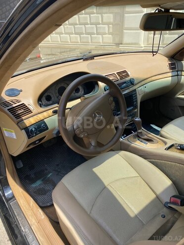 Mercedes E 350-13