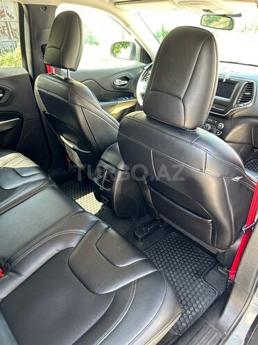 Jeep Cherokee-9