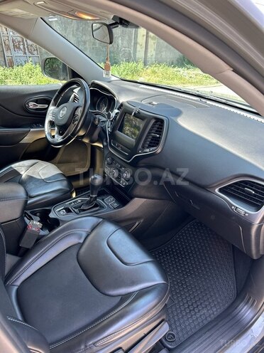 Jeep Cherokee-10