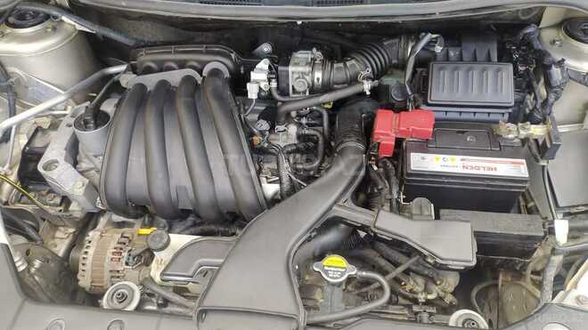 Nissan Tiida-6