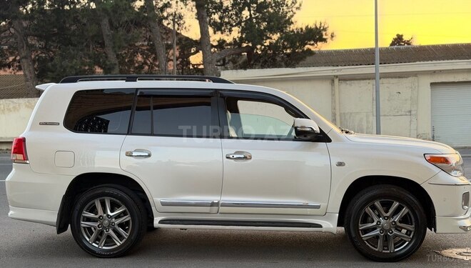 Toyota Land Cruiser-7
