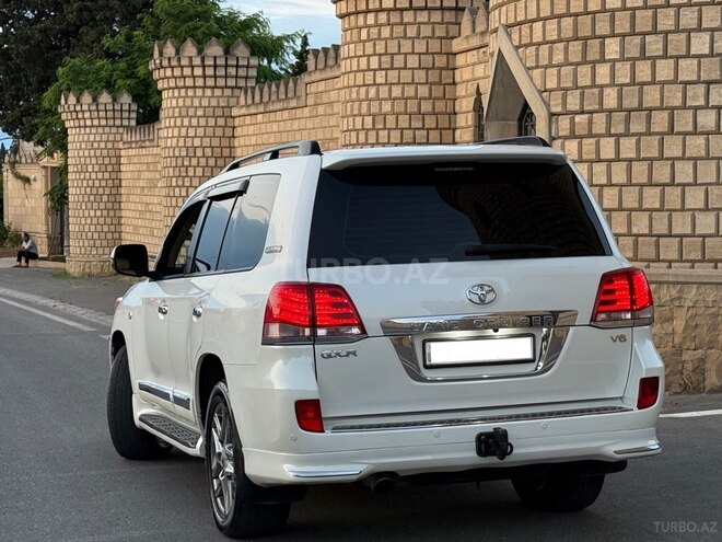 Toyota Land Cruiser-9