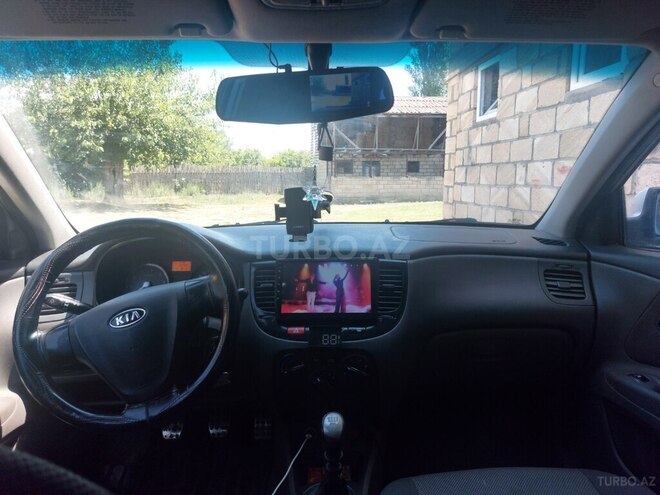 Kia Rio-5