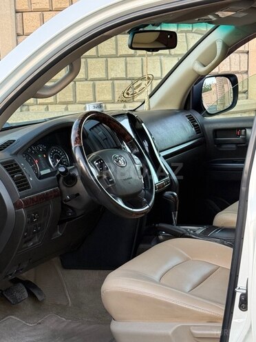 Toyota Land Cruiser-16