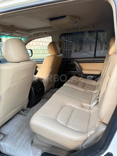 Toyota Land Cruiser-18
