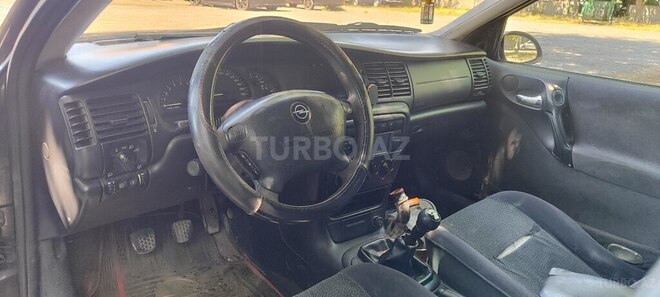 Opel Vectra-4